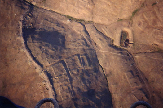 Film photograph of Kerkenes from a hot air balloon. Photo by G. and F. Summers (1993).