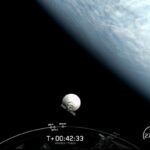 A satellite in space with the Earth partially visible, displaying telemetry data: speed 27335 km/h, altitude 675 km, and mission time at 00:42:33.